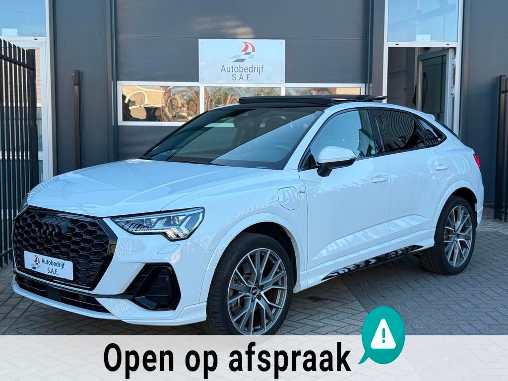 Audi Q3 Sportback 45 TFSI e 3x S-Line MATRIX PANO SFEER TREK, Auto's, Audi, Gebruikt, Euro 6, Leder en Stof, Wit