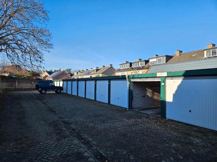GARAGE te HUUR in BAARN in Professorenbuurt, Auto diversen, Autostallingen en Garages