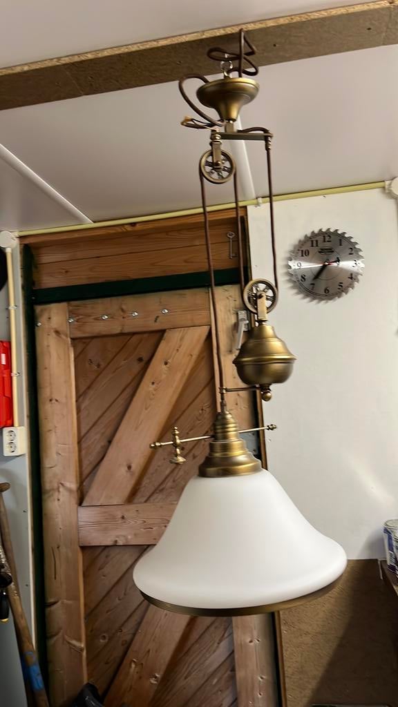 Vintage Messing hanglamp verstelbaar met witte glazen kelk, Ophalen of Verzenden, Gebruikt, Minder dan 50 cm