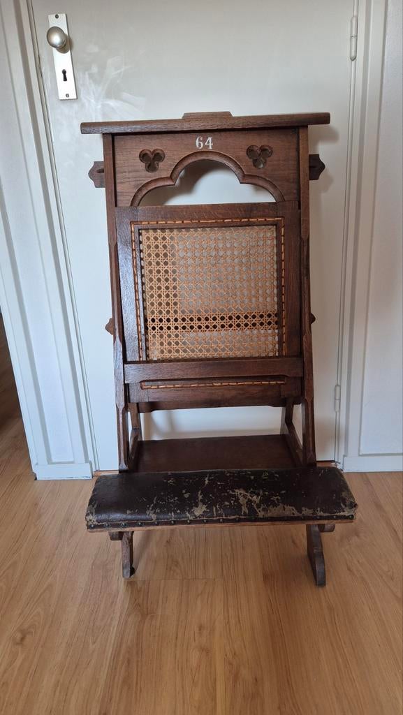 Antieke bidstoel / kerkstoel met opnieuw gematte zitting, Antiek en Kunst, Antiek | Meubels | Stoelen en Banken, Ophalen of Verzenden