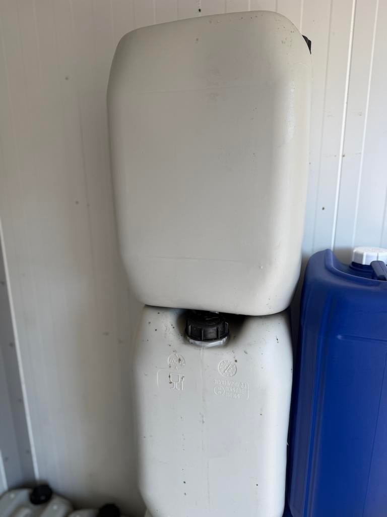4 x 25 ltr can, Ophalen, Gebruikt
