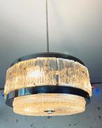 2 stuk grote zware vintage hanglampen Doria Leuchten ijsglas, Huis en Inrichting, Lampen | Hanglampen, Ophalen, Vintage design