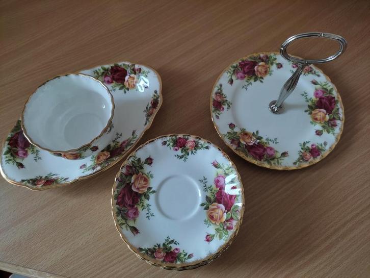 Royal Albert Old Country Roses Serviesdelen, Antiek en Kunst, Antiek | Porselein, Ophalen of Verzenden