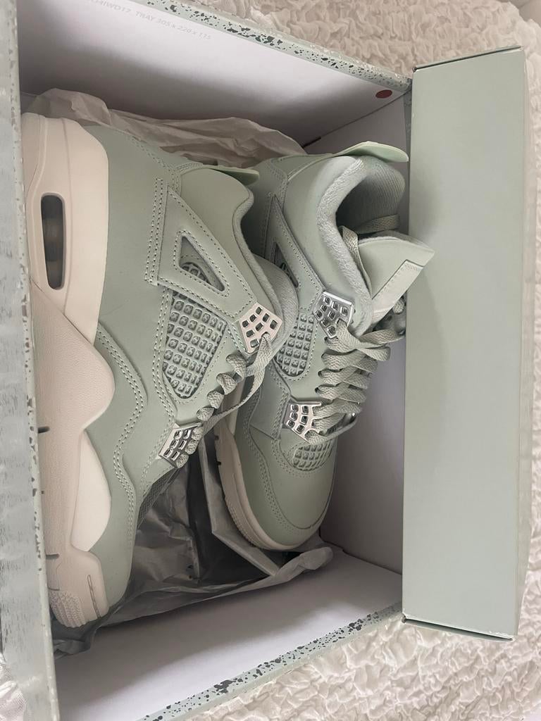 Wmns Air Jordan 4 Retro Seafoam - Nieuw in doos!, Kleding | Dames, Schoenen, Ophalen, Nieuw, Groen, Sneakers of Gympen