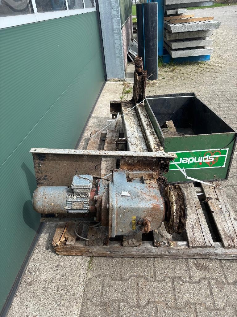 Gebruikte Spinder mestschuif aandrijving, Ophalen, Gebruikt