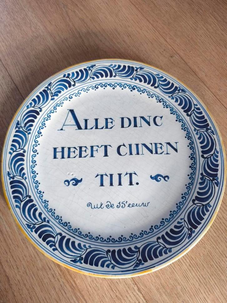 Antiek Makkum Tichelaar wandbord met spreuk, Ø 28,5 cm, Antiek en Kunst, Antiek | Wandborden en Tegels, Ophalen of Verzenden