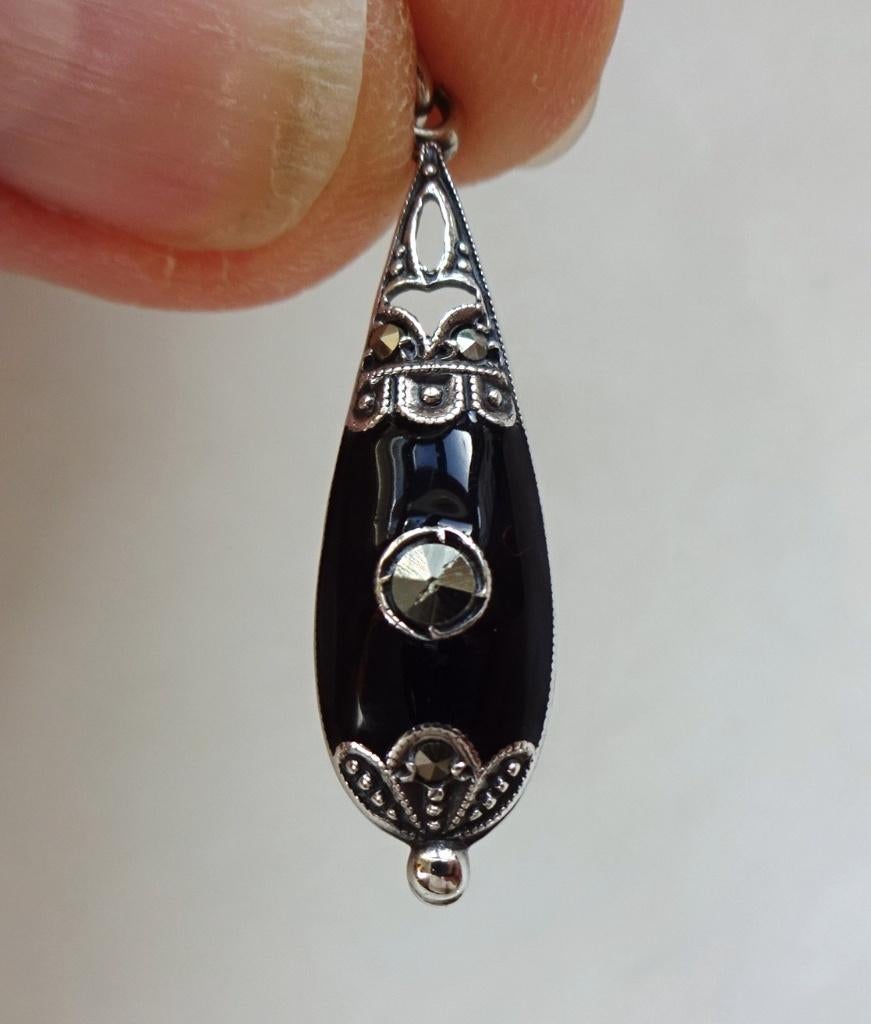 Jaren '20 zilveren hangertje: zwarte emaille + markasiet, Ophalen of Verzenden, Zilver, Hanger