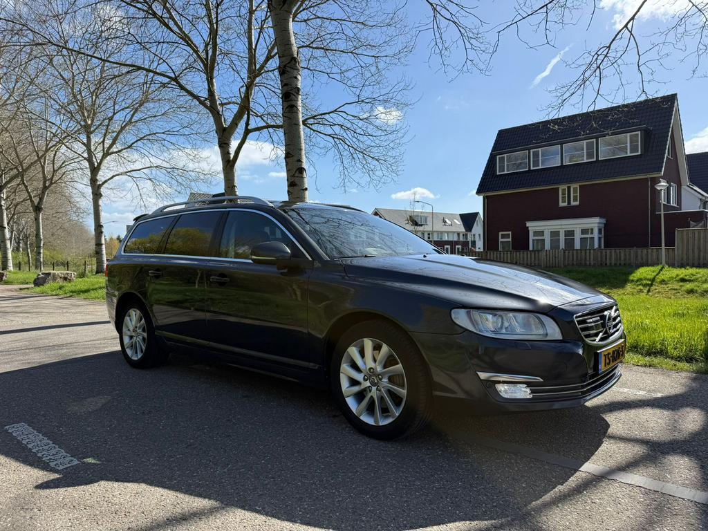 Volvo V70 2.4 D5 215pk Aut Summum MY 2015, Auto's, Volvo, 197 €/maand, 2000 kg, 1598 kg, V70