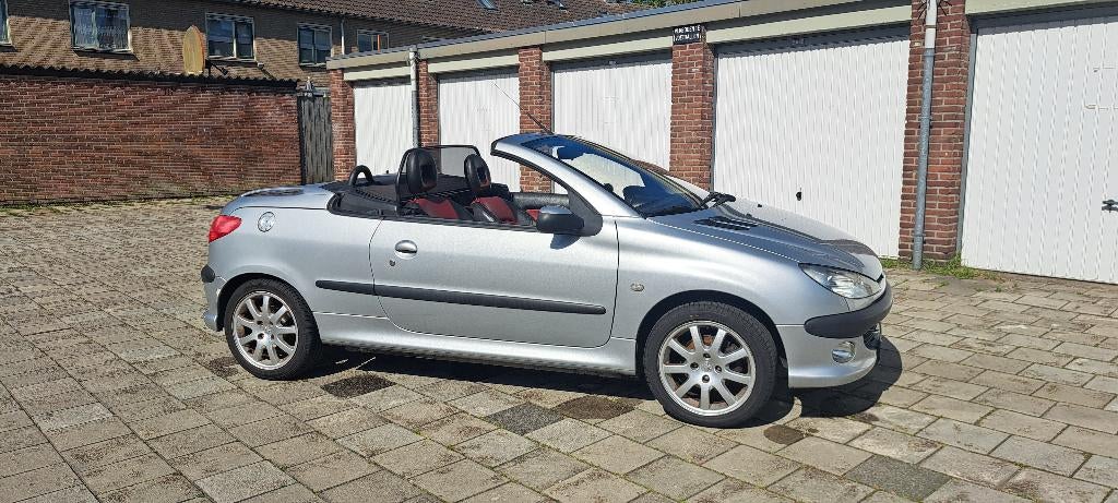 Peugeot 206 2.0 16V CC 2002 Grijs, Auto's, 136 pk, 4 cilinders, Cabriolet, 4 stoelen