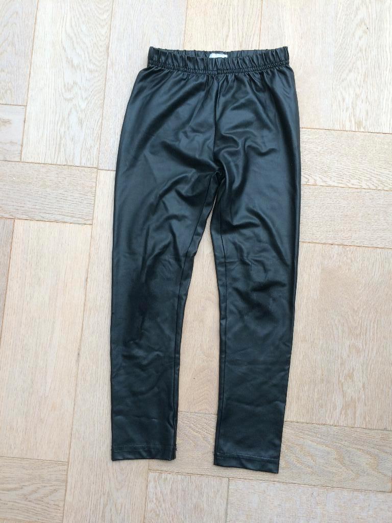 Leuke zwarte leatherlook leggging D-zine 116/122, Kinderen en Baby's, Kinderkleding | Maat 116, Broek, Gebruikt, Meisje, D-Zine