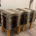 Twee landelijke krukjes, Ophalen, Minder dan 50 cm, Gebruikt, Vierkant