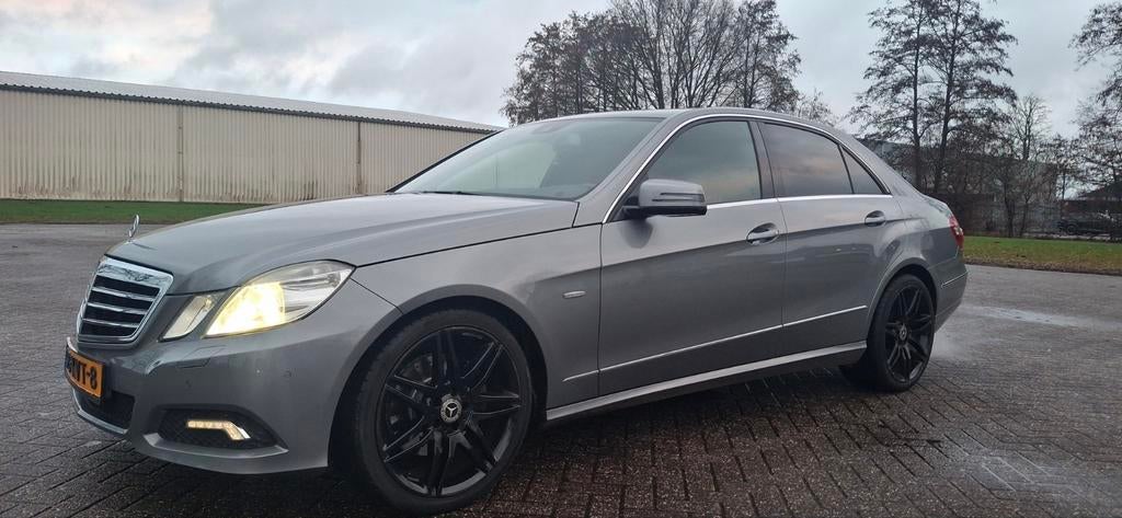Mercedes-Benz E-Klasse 2.2 CDI E250 Sedan AUT 2009 Grijs, Auto's, Mercedes-Benz, Automaat, Achterwielaandrijving, 4 cilinders