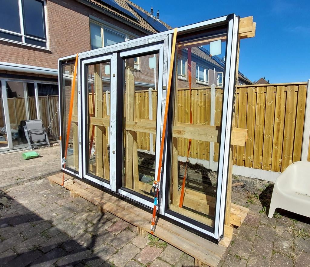 Kozijn met dubbele tuindeuren en zijlichten, Doe-het-zelf en Verbouw, Deuren en Horren, Kunststof, Nieuw, Ophalen of Verzenden