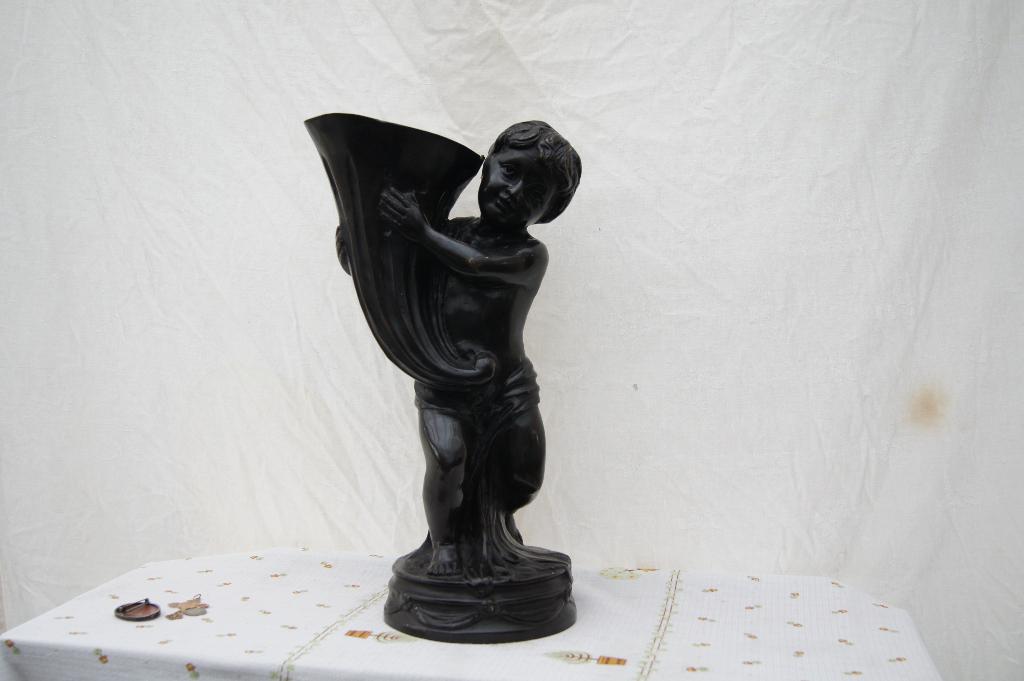 Jongen met vaas ( Brons, Antiek en Kunst, Antiek | Vazen, Ophalen of Verzenden