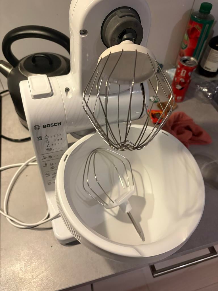 Bosch Keukenmachine - Wit, Compleet met Accessoires, Ophalen, Gebruikt, 3 snelheden of meer, 2 tot 3 liter