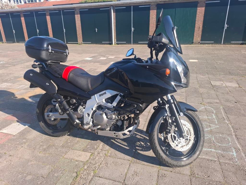 Suzuki V-Strom 650 uit 2004 met topkoffer, Motoren, Motoren | Suzuki, Particulier, 2 cilinders, LED Verlichting, Occasion, Ophalen
