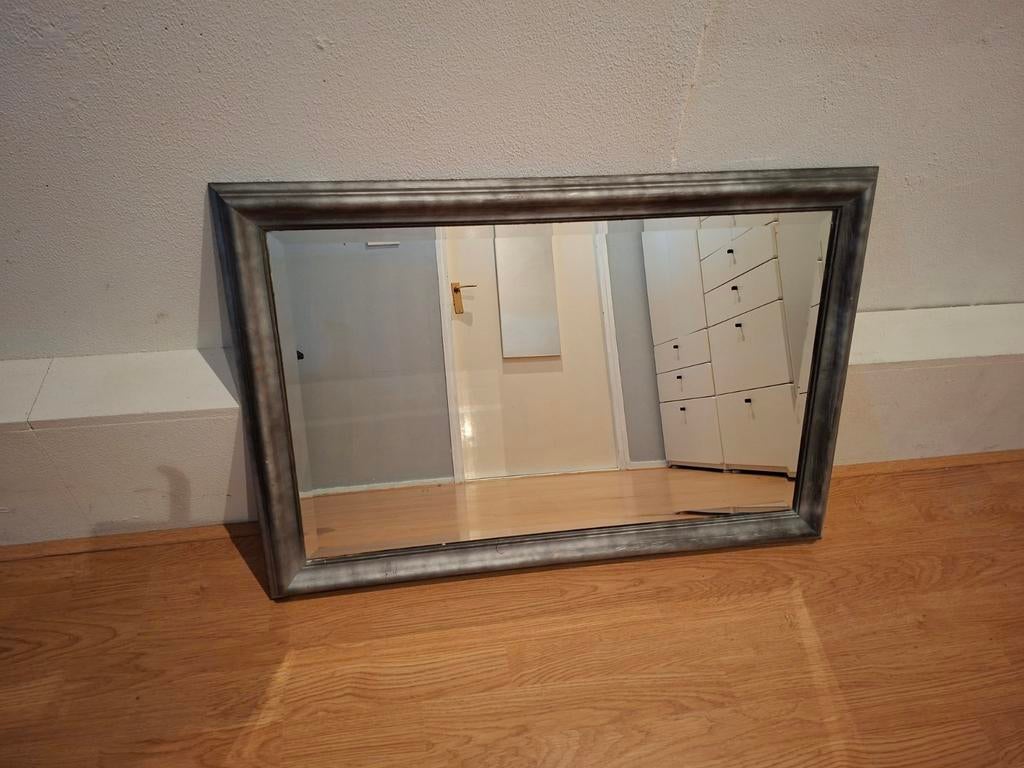 Grote spiegel met grijze rand, Huis en Inrichting, Woonaccessoires | Spiegels, Ophalen, Gebruikt, Minder dan 100 cm, Rechthoekig