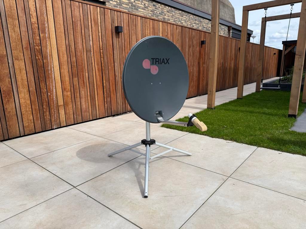 Camping Satellietschotel Set Triax 78cm + Twin LNB, Ophalen, Gebruikt, (Schotel)antenne, Overige merken