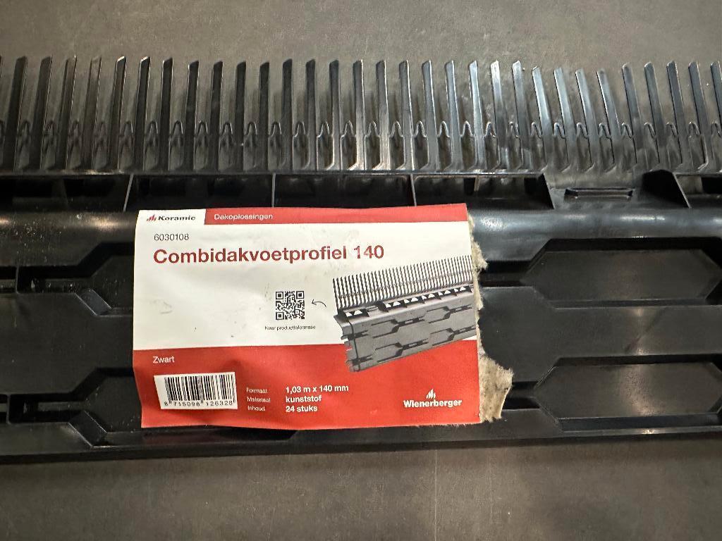 Mooie aanbieding: 24x Combi dakvoet 140 €60,00 in één koop, Doe-het-zelf en Verbouw, Ophalen, Kunststof, Zwart, Overige typen