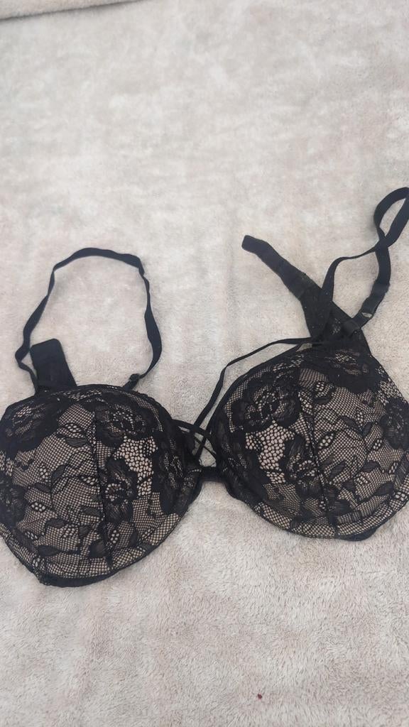 Zwarte kanten BH met bandjes, Kleding | Dames, Ondergoed en Lingerie, Ophalen of Verzenden, Zwart, BH