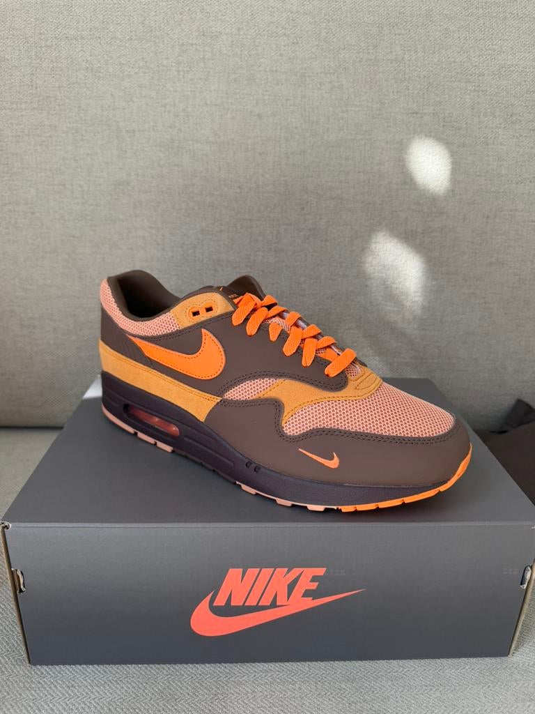 Nike Air Max 1 | Kings Day | 45, Bruin, Nieuw, Ophalen of Verzenden, Sneakers of Gympen