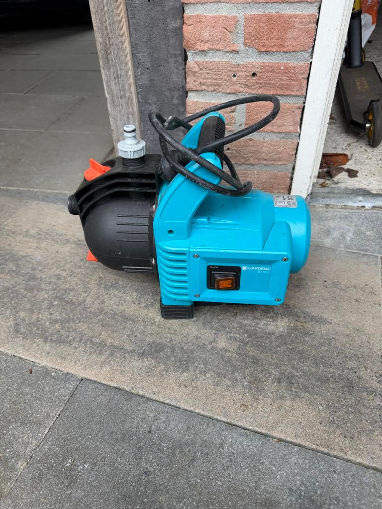 Gardena Besproeiingspomp 3000/4 met slangen, Tuin en Terras, Waterpompen, Ophalen, Gebruikt, Elektrisch, Besproeiingspomp