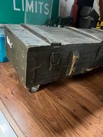 Industrieele  tafel. Legerkist op wielen, Ophalen, Rechthoekig, 75 cm of meer