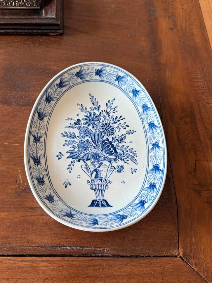 Ovaal Delfts blauw wandbord met bloemenvaas, Antiek en Kunst, Antiek | Wandborden en Tegels, Ophalen of Verzenden
