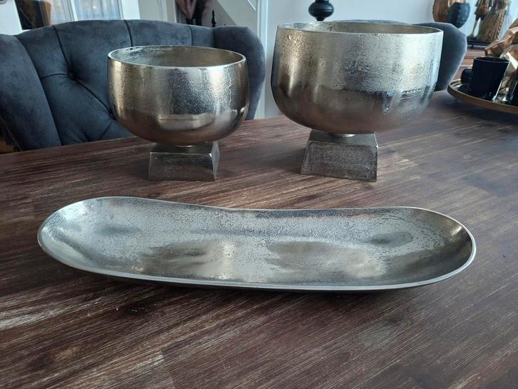 Decoratieve zilverkleurige- bloempotten-schalen set, Huis en Inrichting, Woonaccessoires | Schalen en Manden, Zo goed als nieuw