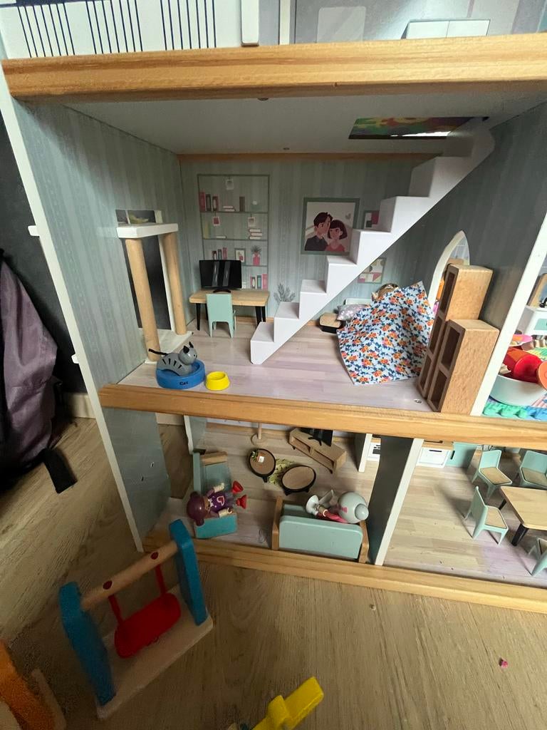 Hape poppenhuis met poppetjes, Ophalen, Gebruikt, Poppenhuis