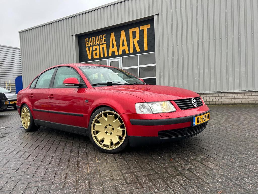 Volkswagen Passat 4.0 W8 | XENON | LEDER | CLIMATE | NIEUWST, 1502 kg, Gebruikt, Bedrijf, 3999 cc