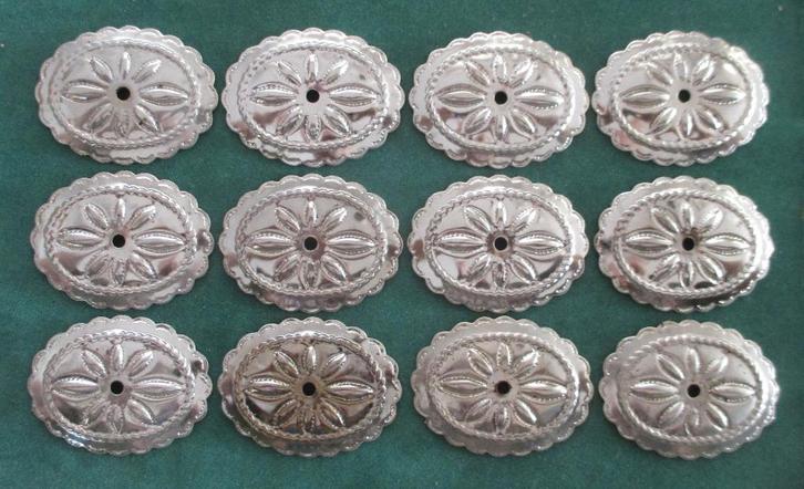 0004 CONCHO’S 12 stuks Ovaal 43 x 57 mm. verchroomd metaal., Hobby en Vrije tijd, Naaien en Fournituren, Nieuw, Overige typen