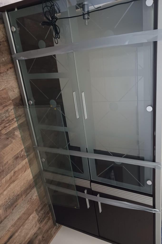 kast vitrine zwart glas, Huis en Inrichting, Ophalen, Met plank(en), Glas, 50 tot 100 cm