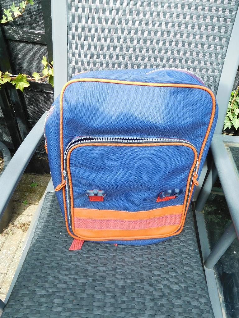 Rugzak  //Schooltas met rits  Gratis af te halen.Div vakken, 25 tot 40 cm, Nieuw, 30 tot 45 cm, Ophalen