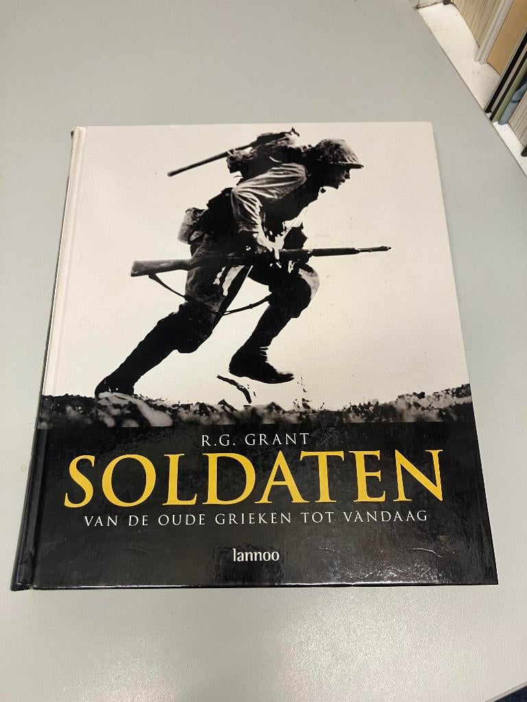 Soldaten van de oude Grieken tot vandaag, Boeken, Ophalen of Verzenden, Niet van toepassing, Gelezen, Algemeen