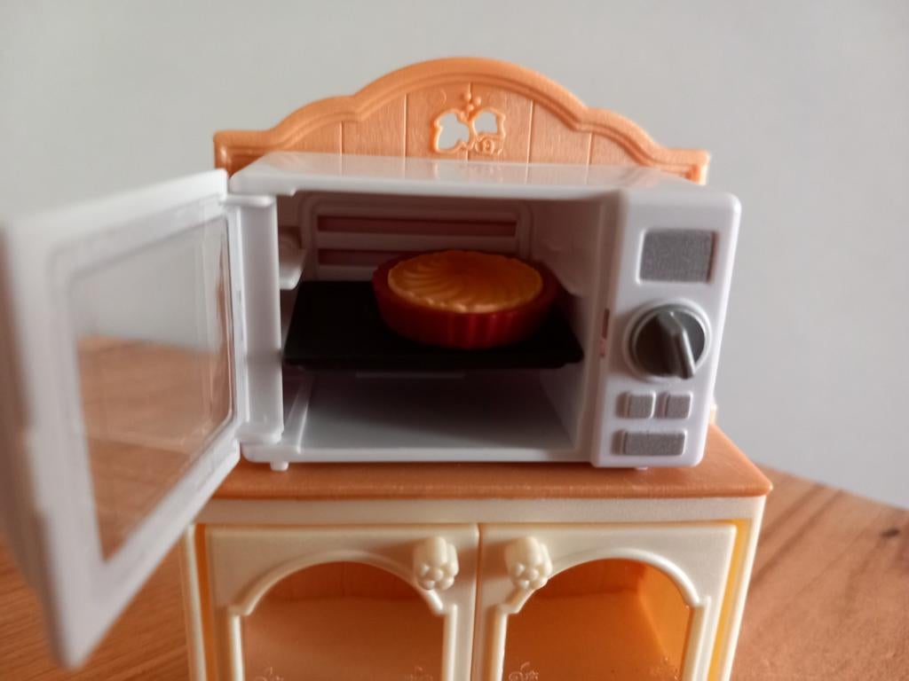 Sylvanian families kast/oven/taart, Verzamelen, Ophalen of Verzenden, Zo goed als nieuw, Poppenhuis