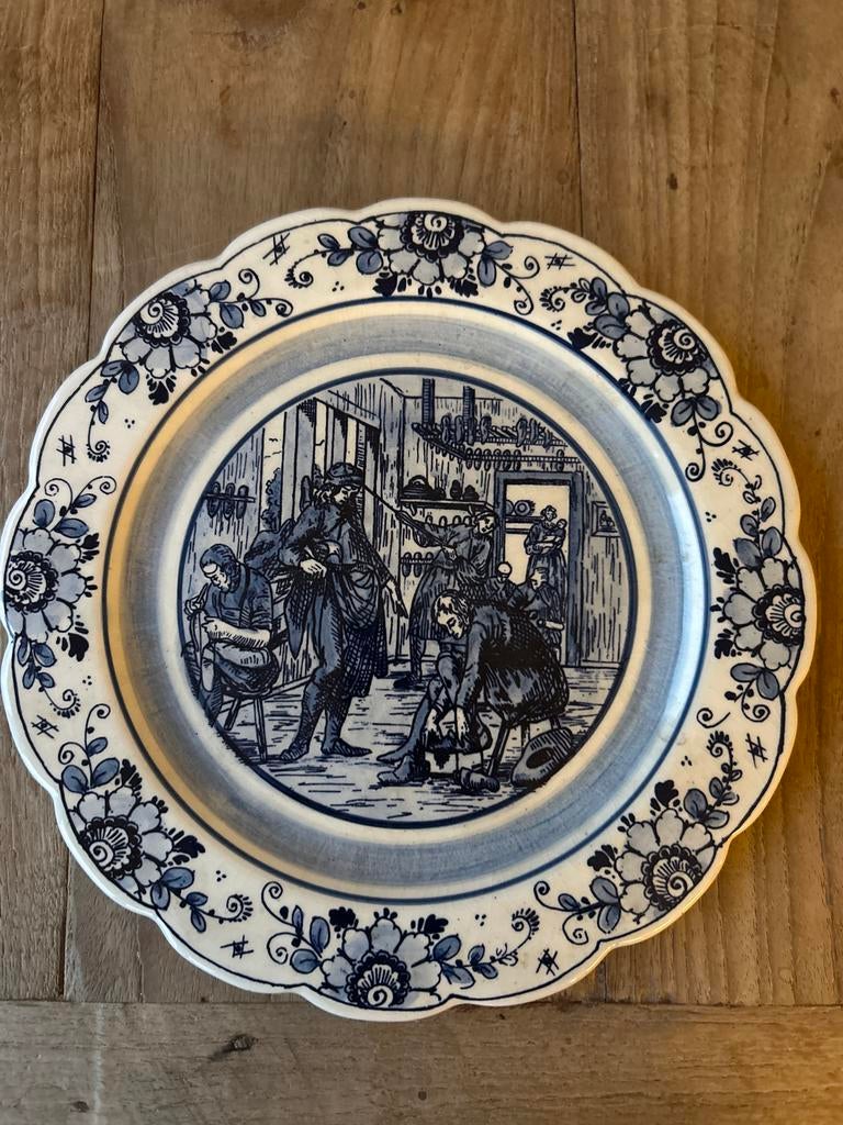 Delfts blauw wandbord met schoenmakers tafereel, Antiek en Kunst, Ophalen
