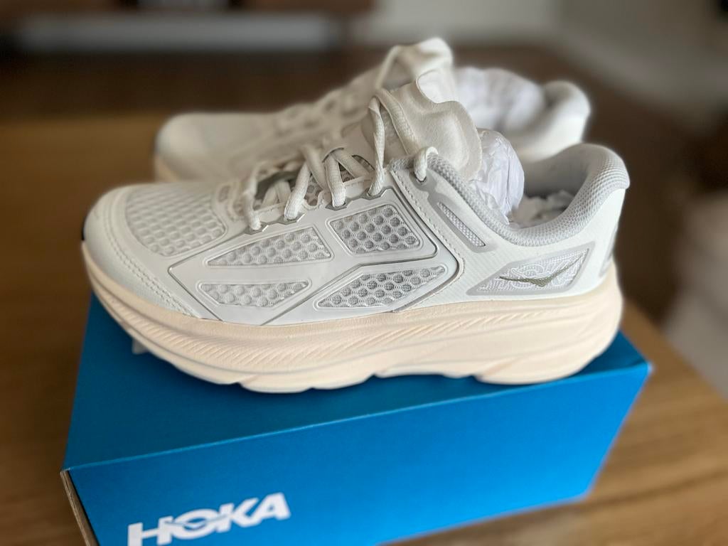 Hoka sneakers nieuw in doos: U Clifton one 9 maat 37, Ophalen of Verzenden, Nieuw, Wit, Sneakers of Gympen