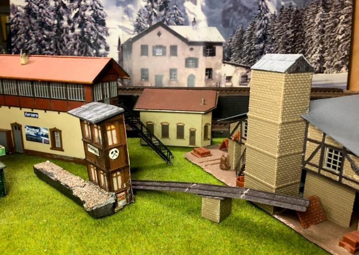 Faller 190215 Zwitsers seinhuis Kerzers H0 en nog 3, Hobby en Vrije tijd, Modeltreinen | H0, Gebruikt, Brug, Tunnel of Gebouw