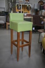 24 x barkruk barstoel hout kunstleer groen horeca mancave, Huis en Inrichting, Barkrukken, Ophalen, Met voetsteun, 60 tot 90 cm