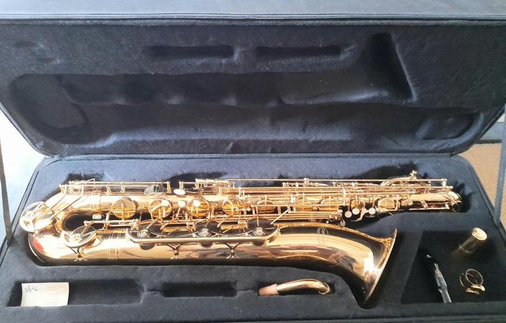 Te Koop mooie Trebouchet Bariton Saxofoon, Muziek en Instrumenten, Blaasinstrumenten | Saxofoons, Zo goed als nieuw, Bariton, Met koffer