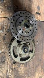 Remschijf en een tandwiel, Motoren, Ophalen of Verzenden