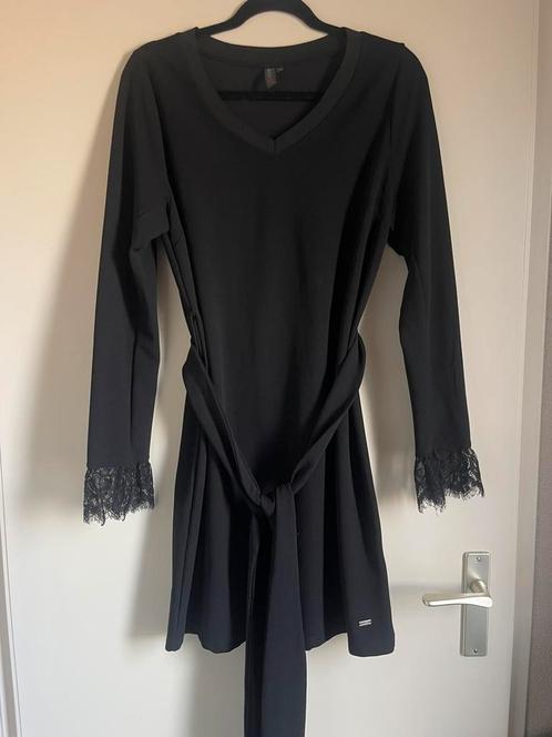 Suzy-Q zwart tuniek met kanten detail  maat L, Kleding | Dames, Blouses en Tunieken, Zo goed als nieuw, Maat 42/44 (L), Zwart