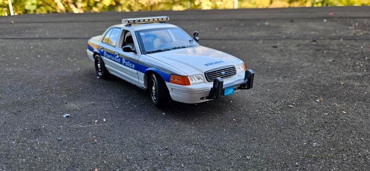 1:18 Ford Crown Victoria Pawtucket Police Motormax, Hobby en Vrije tijd, Modelauto's | 1:18, Zo goed als nieuw, Auto, Motormax