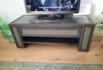 Metalen Industriële TV-meubel beschikbaar voor biedingen