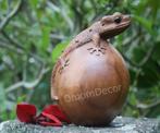 Handgemaakt houten beeld Gekko op ei, Ophalen of Verzenden, Nieuw