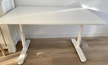 Buro~Bekant Bureau Ikea~hoogte verstelbaar~120 cm x 80 cm ni beschikbaar voor biedingen