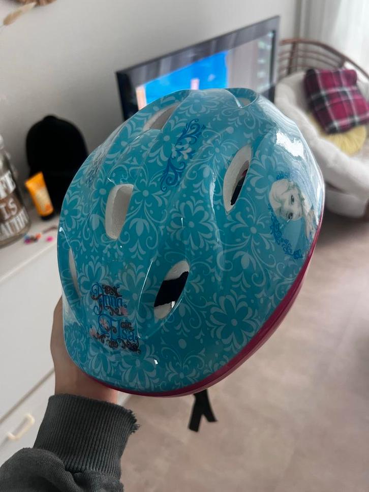 Frozen Fietshelm Elsa & Anna - Kindermaat, Fietsen en Brommers, Fietsaccessoires | Fietshelmen, Gebruikt, Jongen of Meisje, Overige maten
