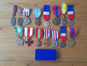 Lot van 17 Franse Medailles, Onderscheidingen etc. beschikbaar voor biedingen