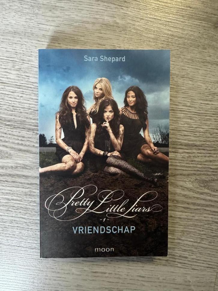 Pretty Little Liars - Vriendschap (Sara Shepard), Boeken, Romans, Zo goed als nieuw, Nederland, Ophalen of Verzenden